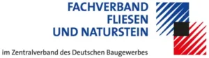 Logo des Fachverbands Fliesen und Naturstein mit blauem und rotem Quadrat und Schriftzug in Blau.